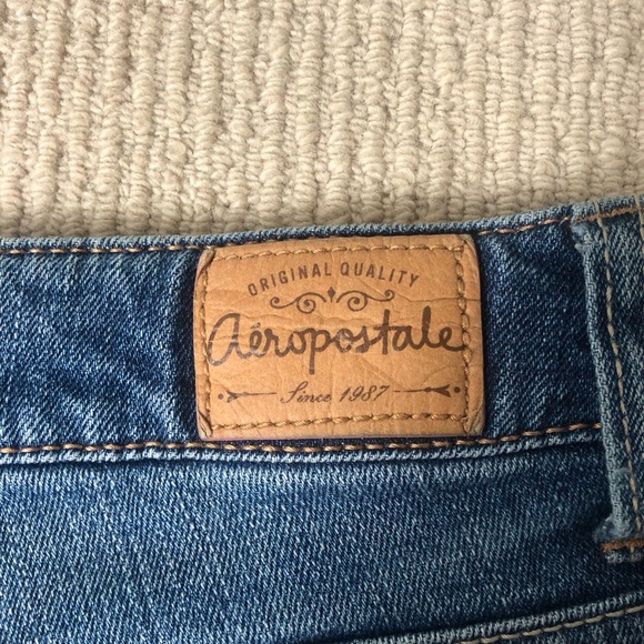 ❌SOLD❌Aeropostale Distressed Midi Jean Shorts - Picture 3 of 7